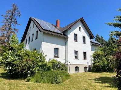 Ein- bis Zweifamilienhaus mit Nebengelass in ruhiger Lage