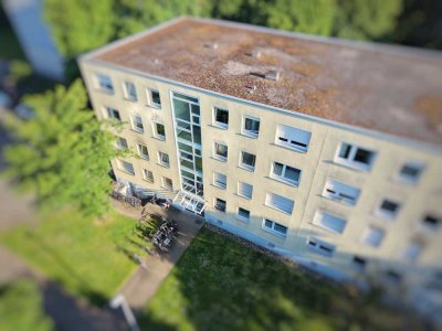 Bezugsfreie, WG-geeignete 4-Zimmer-Wohnung mit zwei Süd-Loggien in Freiburg