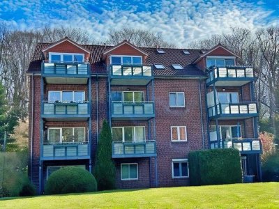Schöne 3-Zimmer-DG Wohnung mit Südwest-Balkon, ausgebautem Spitzboden und Stellplatz in Mönkeberg