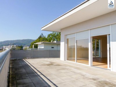 Exklusives 4-Zimmer-Penthouse mit extra großer ca. 110m2 Terrasse, schöner Küche und Lift in die Wohnung in zentraler Lage