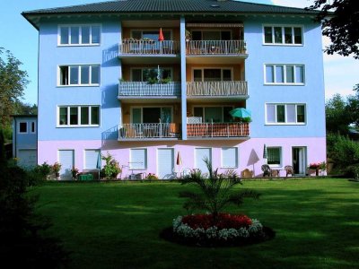 Stilvolle, modernisierte 4-Raum-Wohnung mit gehobener Innenausstattung mit Balkon in Emmering