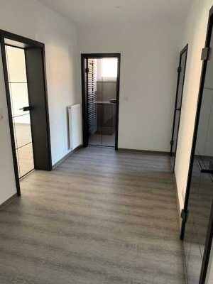 Erstbezug nach Sanierung mit Einbauküche: Geschmackvolle 2-Zimmer-Wohnung mit geh. Innenausstattung