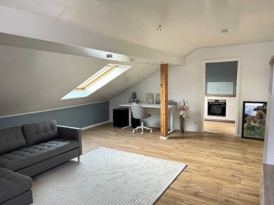 Charmante DG-Wohnung auf Zeit - voll möbliert  und  perfekt ausgestattet