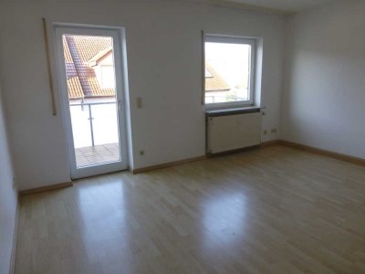 Helle 2ZW in kleiner Einheit mit Pkw-Stellplatz