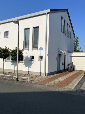 modernes, helles Architektenhaus mit 6 Zimmern u. 3 Bädern