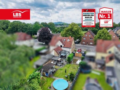 Liebevoll modernisierte Doppelhaushälfte mit großzügigem Garten und Pool