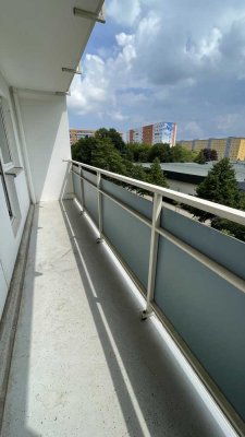 4. OG mit Lift-  Balkon - neue EBK - modernes Laminat