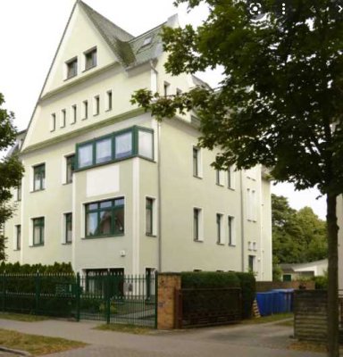 Idyllischer Lage - sonnige 2-Zimmer Wohnung mit Einbauküche, S-Bahn Station 300 m entfernt