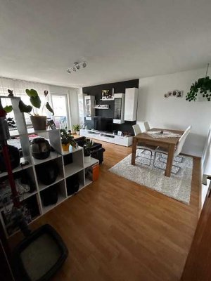 Helle, freundliche 2 Zimmer-Wohnung mit Ausblick, in ruhiger Lage