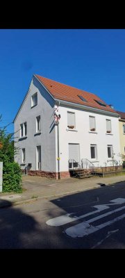 Sanierte, gepflegte Doppelhaushälfte mit zwei Einheiten und zwei Garagen