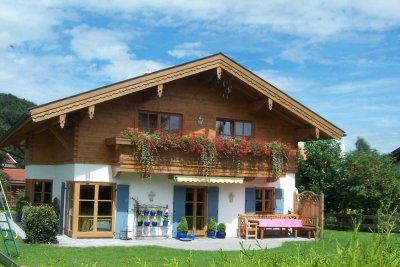 Gepflegtes Einfamilienhaus mit sieben Zimmern und EBK in Bergen, Bergen