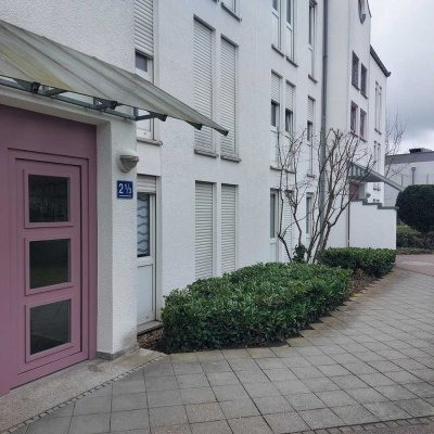 Freie, helle 2-Zimmer-Wohnung mit kleinem Wintergarten