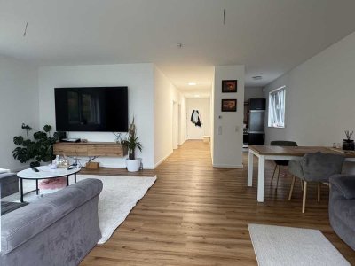 Neuwertige 3-Zimmer-Wohnung mit Balkon, Küche und schöner Lage in osthofen