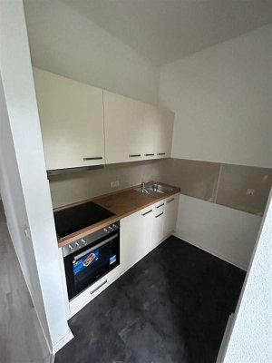 Günstige 3-Zimmer mit Einbauküche, Terrasse, Dusche und Laminat in zentraler Lage! SP mgl.