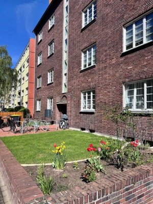 Stilvolles Wohnen im Pelikanviertel: Moderne 3-Zimmer-Wohnung mit 10qm Balkon im 3. OG