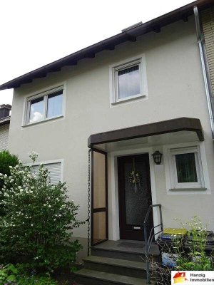Gepflegtes Reihenhaus mit Garage sucht Familie!