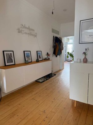 Wunderschöne 3-Zimmer Altbauwohnung mit Balkon – befristet auf 2 Jahre, teilmöbliert