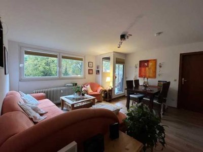 Gemütliche 2-Raum-Dachwohnung mit Sonnen-Balkon - Einbauküche