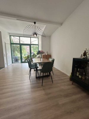 Attraktive, zentrale Wohnung mit Terrasse und kleinem Garten in begehrter Lage nahe dem Adenauerplat