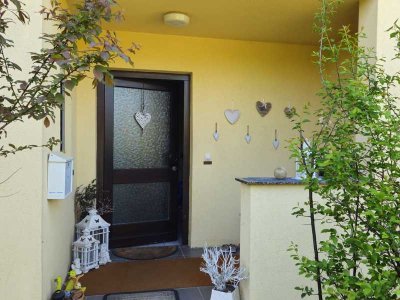 Doppelhaushälfte mit Potenzial – ein verborgener Schatz im Dornröschenschlaf!
