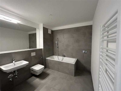 Großzügige 3-Zimmer-Dachgeschosswohnung mit Einbauküche, Terrassen und Keller inklusive!