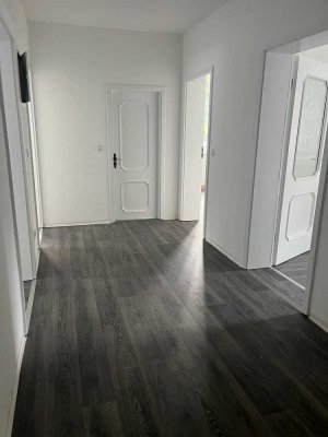 4 Zimmer Wohnung im Erdgeschoss mit großer Küche