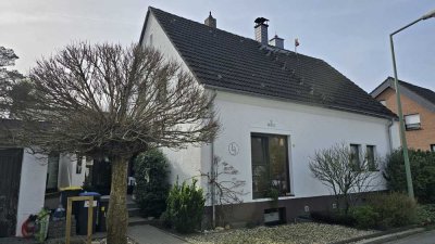 Modernisierte Doppelhaushälfte mit Einliegerwohnung, großem Garten, Terrasse und Garage