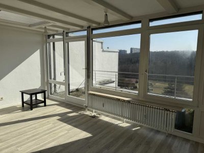 Möbliertes oder unmöbliertes 1 Zi-Penthouse mit Terrasse und  Aussicht in Stgt.- Hoffeld