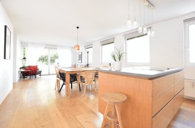 Herrliches Design Familienhaus, Zentral mit Garten!