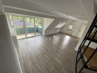 Schöne 3-Zimmer-DG Galerie Wohnung mit 2 Balkonen, 90 qm