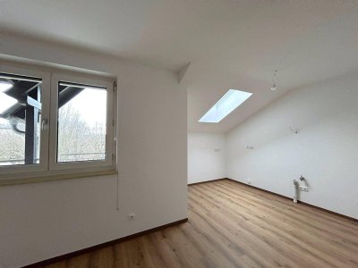 TRAUMWOHNUNG IN PREGARTEN - 3 ZIMMER MIT BALKON UND PARKPLATZ NEU SANIERT