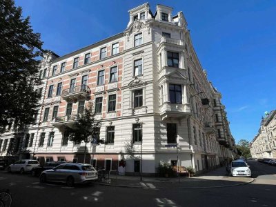 Frisch sanierte 4-Zimmer-Wohnung in einem prächtigen Gründerzeithaus im  Waldstraßenviertel