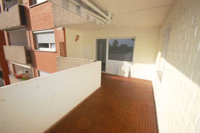 Einzug fertige 4 Zimmerwohnung mit Einbauküche, Balkon