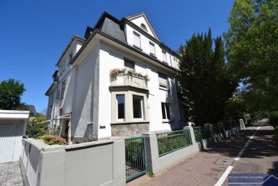 Stilvoll & hochwertig kernsanierte Altbauwohnung mit Wintergarten, Balkon, 2 Bäder - zum ERSTBEZUG