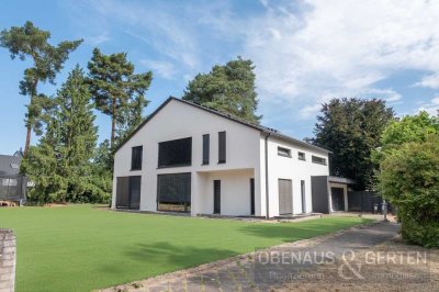 Luxuriöses Einfamilienhaus mit großem Grundstück