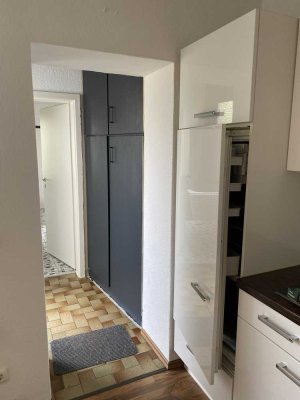 Ansprechende und vollständig renovierte 2-Raum-EG-Wohnung mit Balkon und EBK in Mülheim an der Ruhr