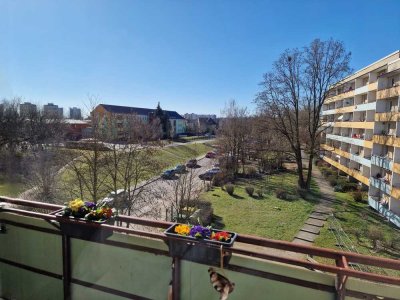 3-Zimmer-Wohnung (59 m²) mit Balkon und Einbauküche – Pflaumenweg, Frankfurt (Oder)