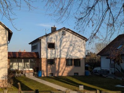 Haus in Bahnhofsnähe mit Blick auf das Brenzer Schloß
