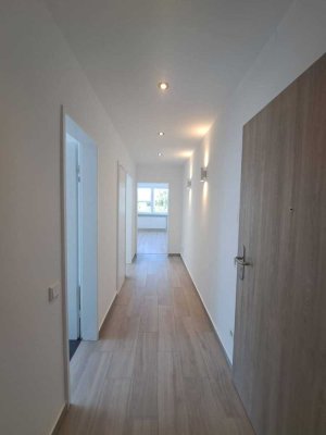 Erstbezug nach Modernisierung: Helle 2-Zimmer-Wohnung mit Garage in Bielefeld-Senne