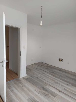 Erstbezug nach Sanierung: Exklusive 4-Zimmer-Wohnung mit gehobener Innenausstattung in Hasselroth