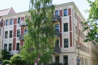 Schöne 1 Zi-Wohnung mit Laminat, Einbauküche und Balkon in der südl. Innenstadt