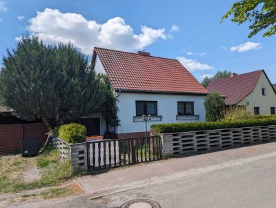 Einfamilienhaus mit Wintergarten, großzügigem Garten und Doppelgarage
