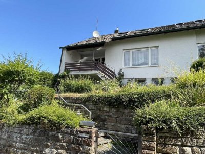 Charmante Doppelhaushälfte in traumhafter Aussichtslage mit Doppelgarage, Ausbaupotenzial vorhanden