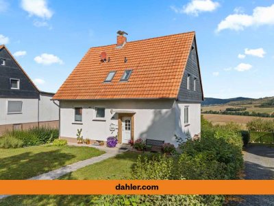 Gemütliches 2-Familienhaus mit großem Grundstück und traumhaften Fernblick über die Felder auf den D