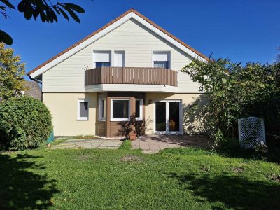Freistehendes Einfamilienhaus mit Garten und Photovoltaikanlage