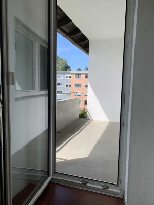 Helle - Top geschnittene 3-Zimmer-Wohnung in ruhiger Wohnlage, mit Balkon + Einzel-Garage..