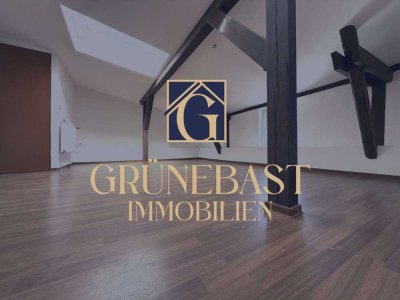 Zentrale Dachgeschosswohnung mit gemütlicher Balkenlage