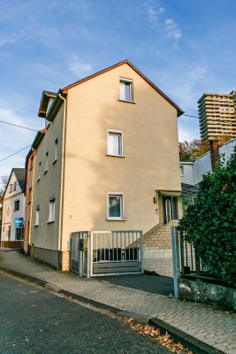 Umfangreich saniertes Stadthaus in zentraler Lage!
