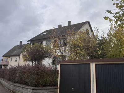 Haus im Villenstil mit großen Grundstück sucht neue Bewohner.