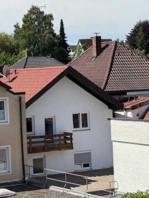 Attraktive 5-Zimmer-Wohnung auf 2 Ebenen in zentraler Lage in Aidenbach!